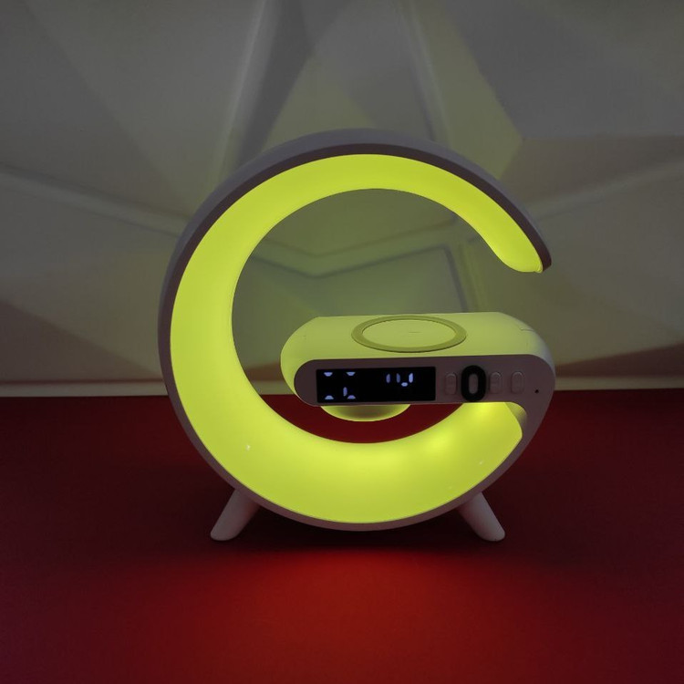 ساعت دیجیتالی هوشمند طرح G | اسپیکر بلوتوثی، شارژر وایرلس و چراغ خواب RGB هفت رنگ